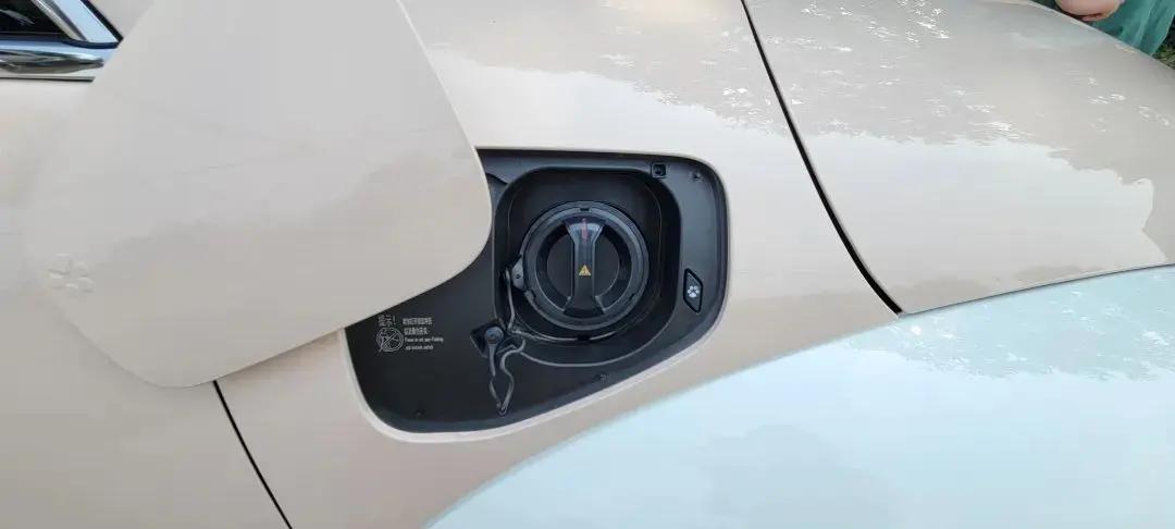 欧拉芭蕾猫2023款500Km尊贵版,欧拉芭蕾猫2022和2023款的区别