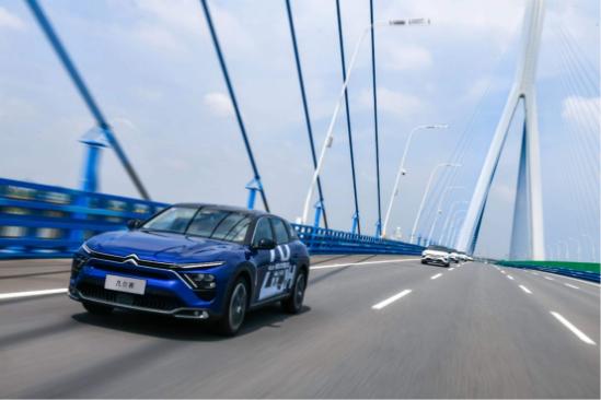 坚持以客户为中心的服务理念,坚持以客户为中心的企业文化