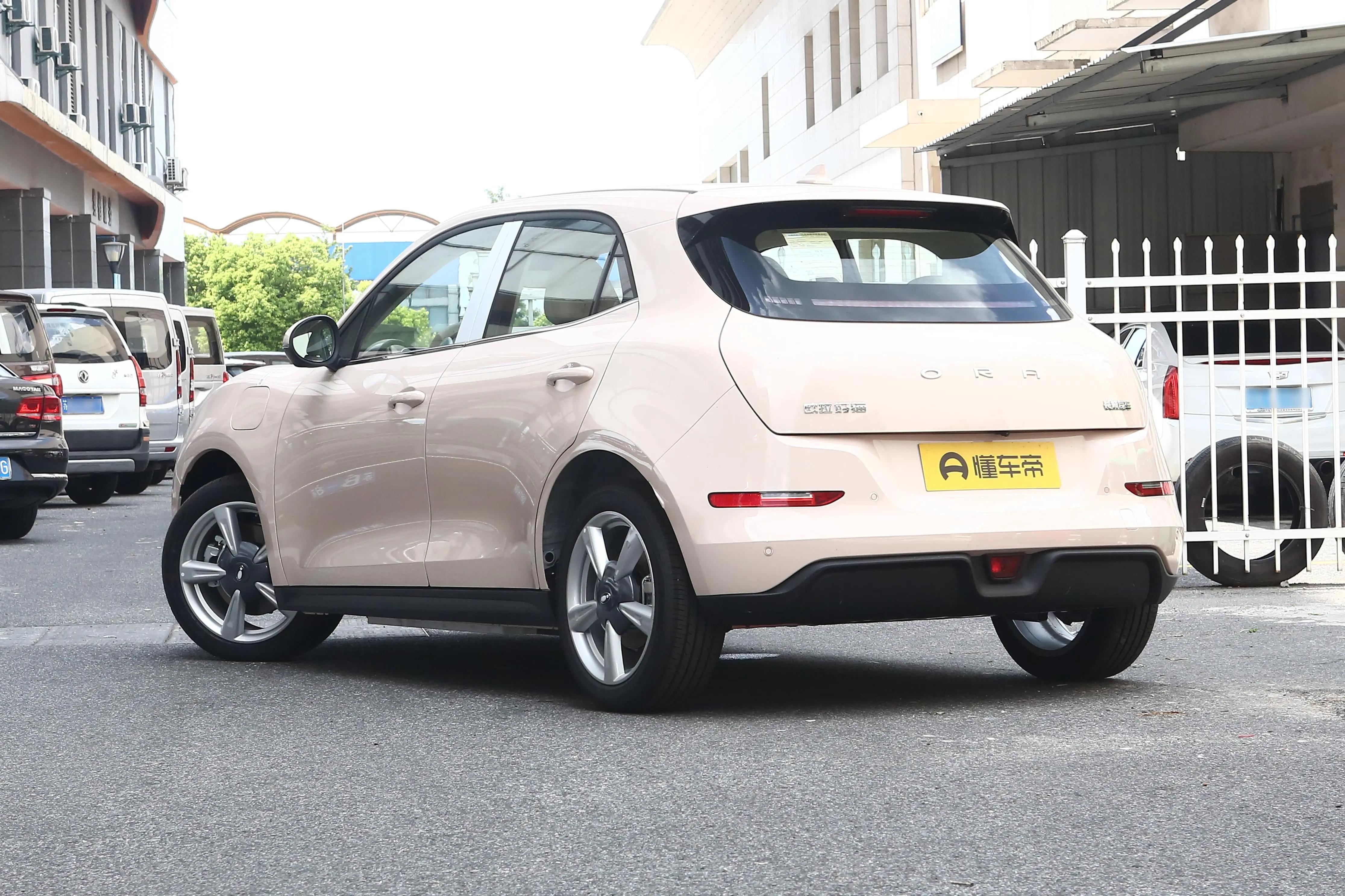 小姐姐开的燃油版车6万超高颜值 (适合小姐姐代步神车)