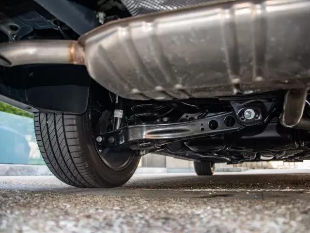 天幕+大空间+14.3英寸屏，荣威i6MAX称得上A+级轿车杠把子