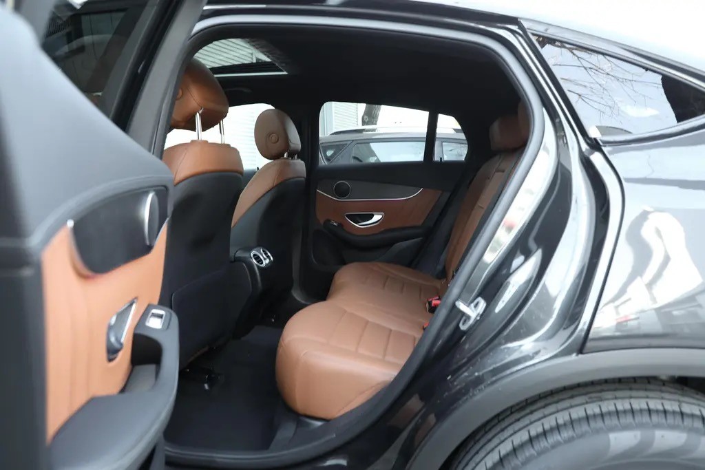 试驾奔驰glc轿跑300豪华版,试驾奔驰glc轿跑视频