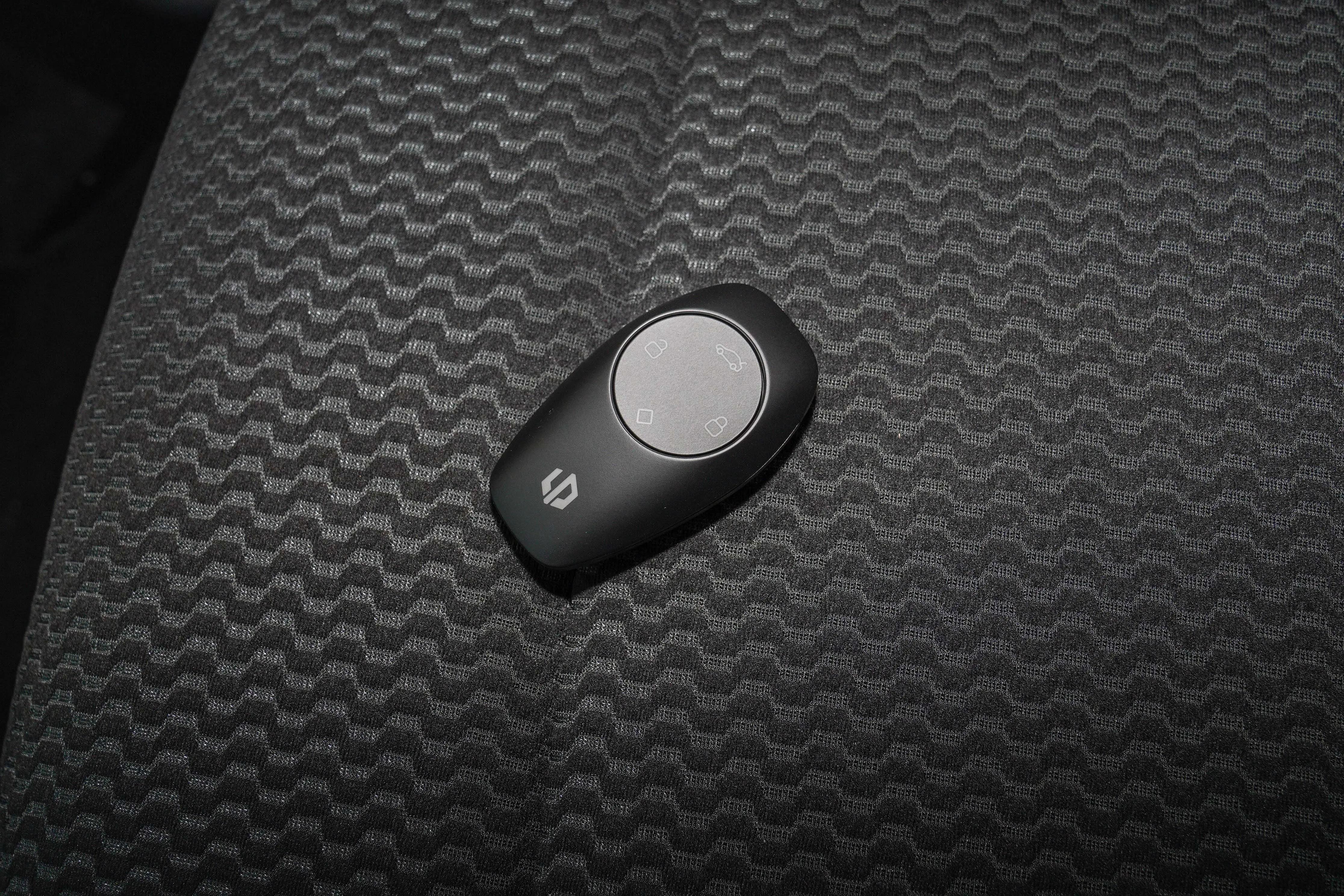 售价5.98万零跑t03400轻享版上市,2023款零跑t03焕新上市