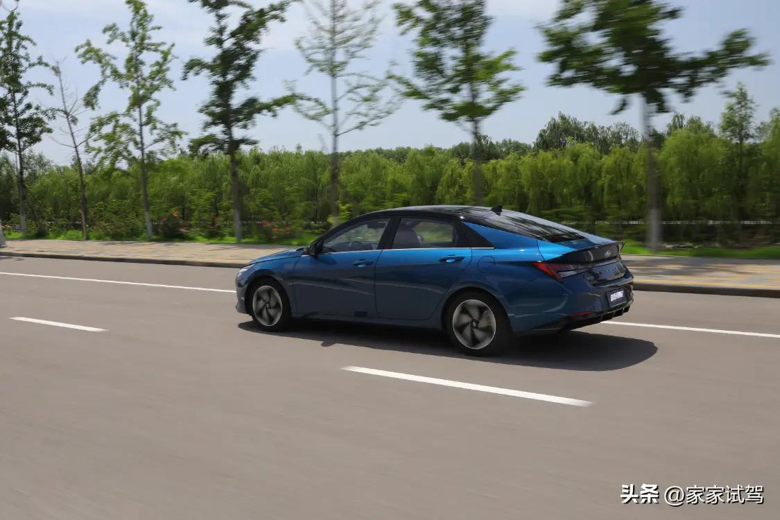 万元a级家轿试驾北京现代伊兰特,现代伊兰特1.5llux尊贵版最新落地