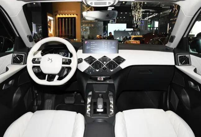 堪称“垫底”的豪华品牌，手握三款新车，DS到底还有没有活路？