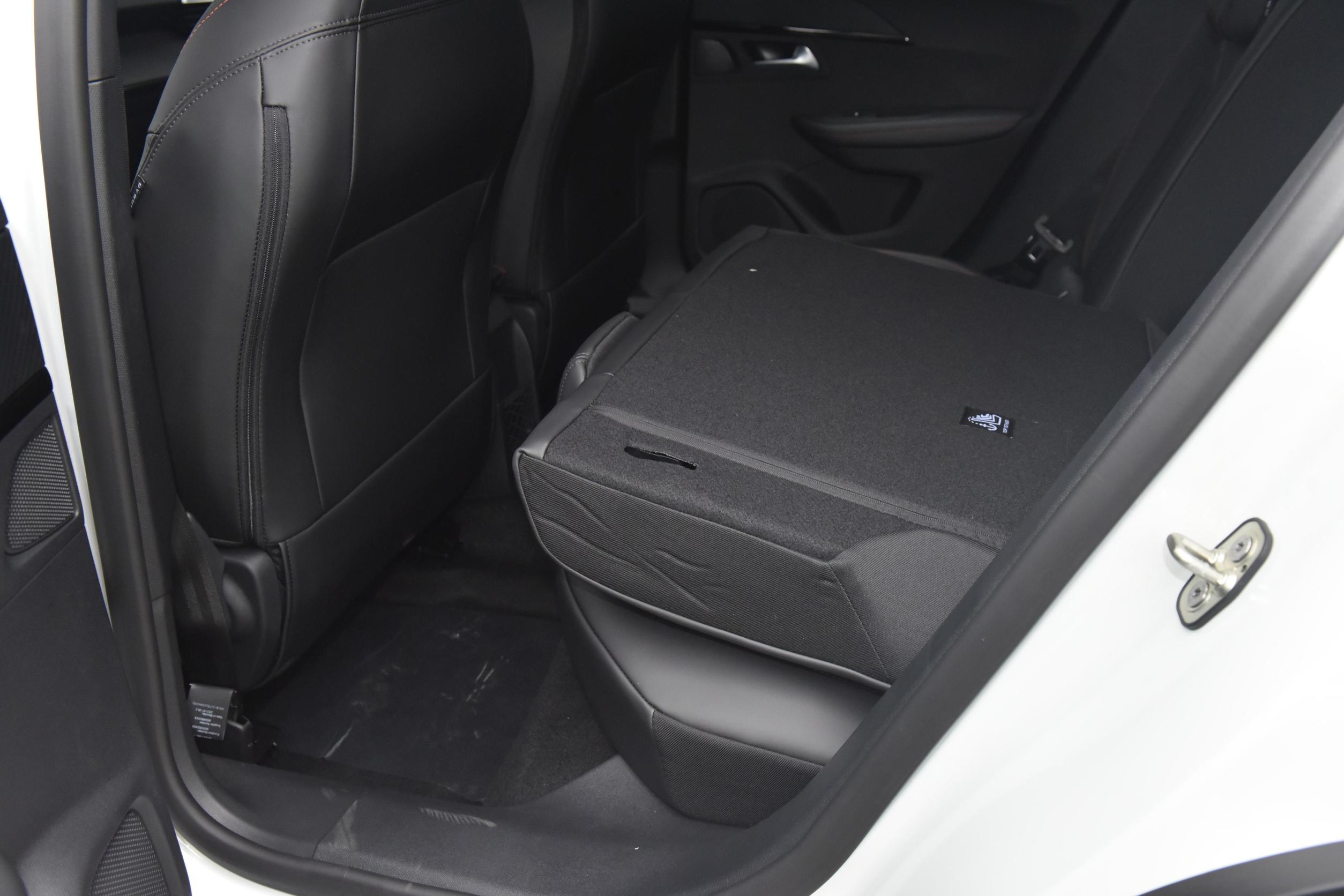 9.97万标致2008试驾,标致2008底盘16款