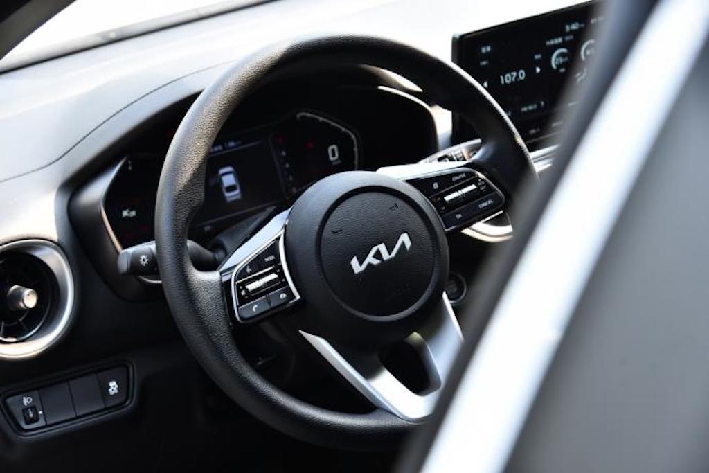 同样是10万的车电车和油车怎么选,同样的车十万块钱买轿车还是买suv