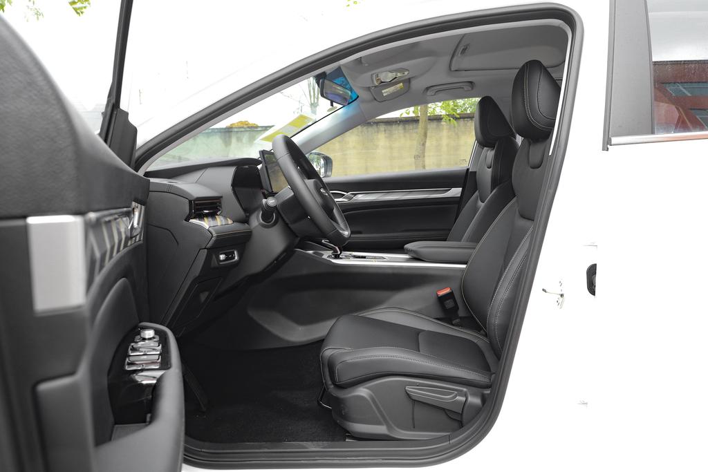 帝豪l雷神hip新能源落地价,帝豪l雷神hip黑色落地价