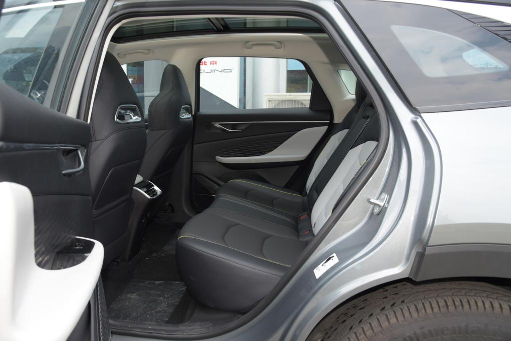 超跑同款技术，一公里6毛，体验北汽魔方。