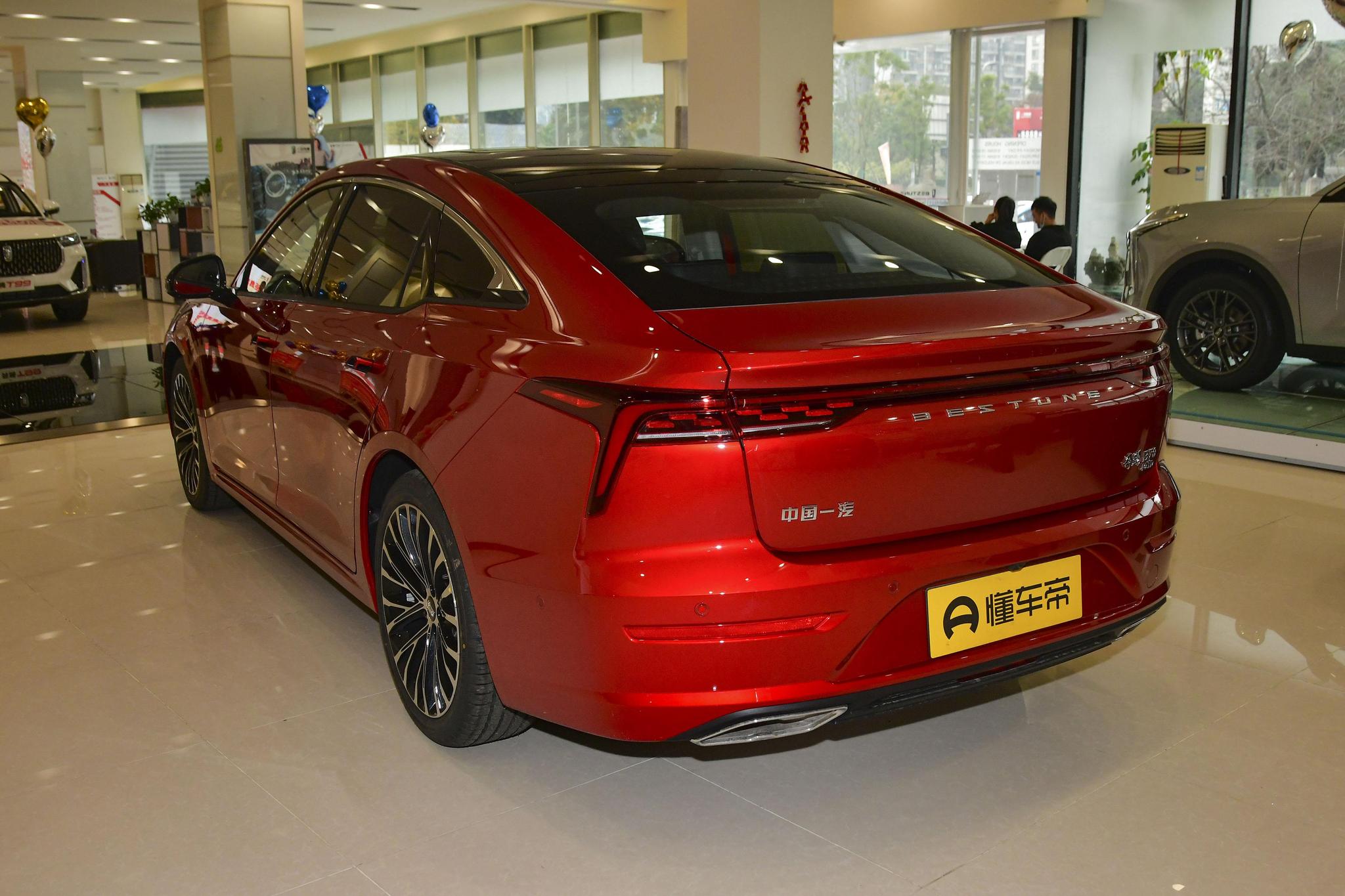 奔腾b70中型suv,奔腾b70这款车怎么样值得购买吗