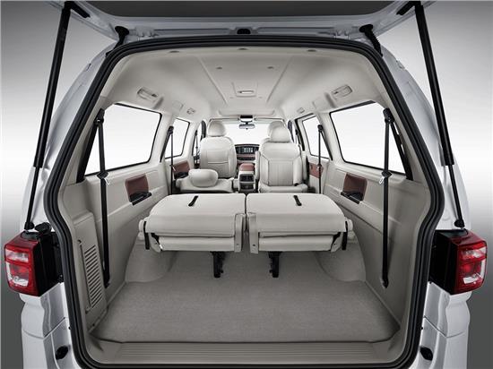 公共交通出行绿色环保,地铁出行绿色环保