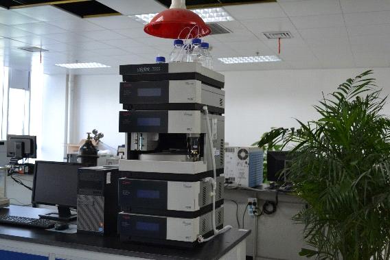 钟南山院士为欧拉好猫授予“五星健康车”认证证书