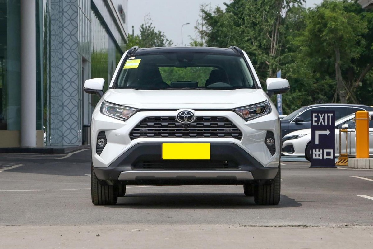 年销量超19万辆，17.58万起售，2种动力可选，解析丰田RAV4荣放