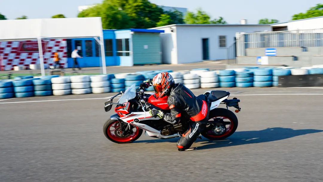 推荐中排仿赛,赛400值得入手吗骑行感受