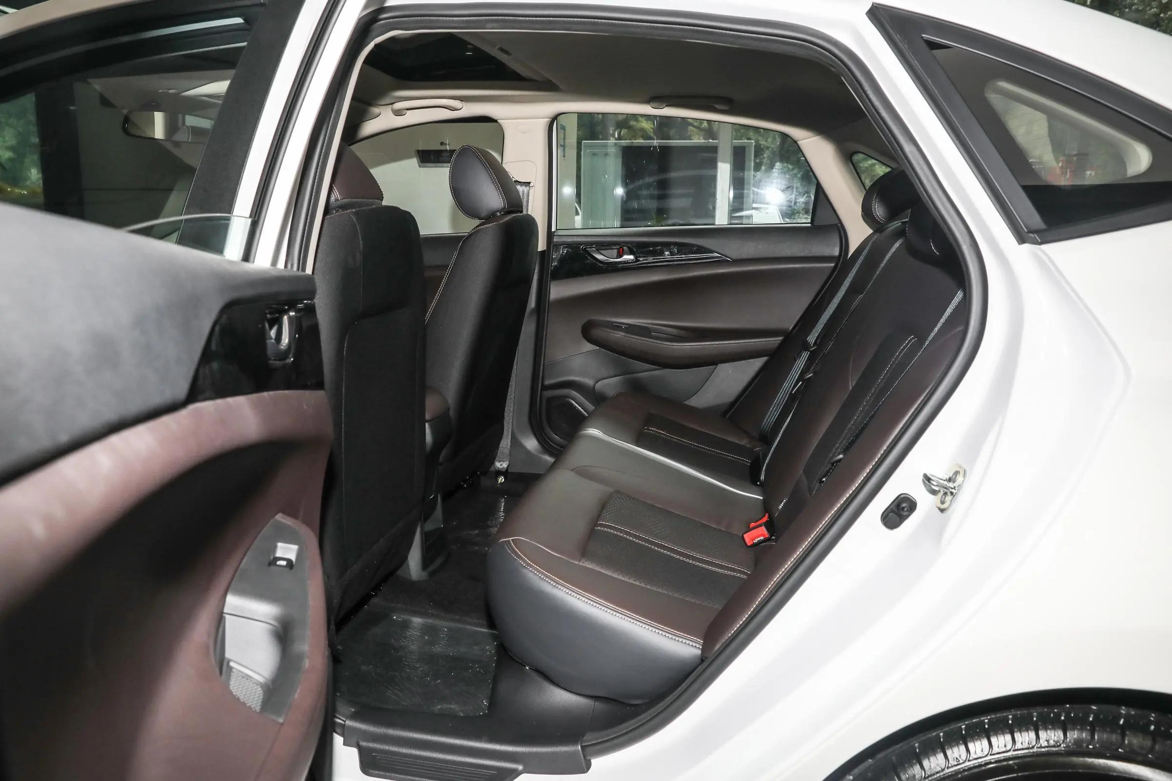 长安逸动dt入门级轿车的新标杆,长安逸动1.6l手动挡多少钱