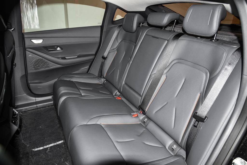 二十万电动车王炸,20万级电轿王炸全是干货