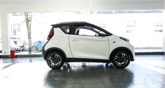 奇瑞小蚂蚁2022款甜粉款,小蚂蚁罗曼斯和全糖甜粉款区别