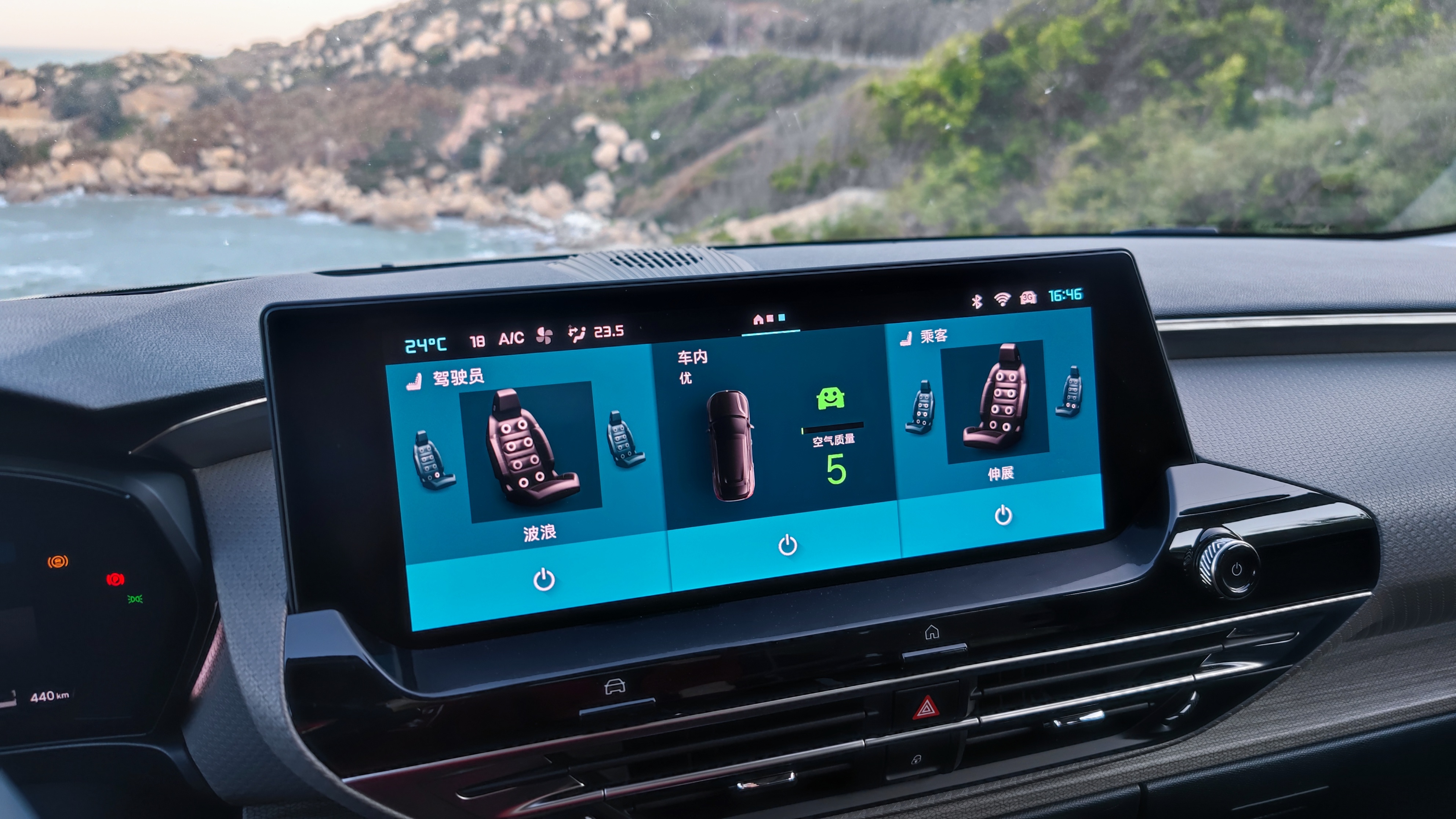 试驾凡尔赛C5X：B级车无疑，车机不难用，变速箱很平顺！