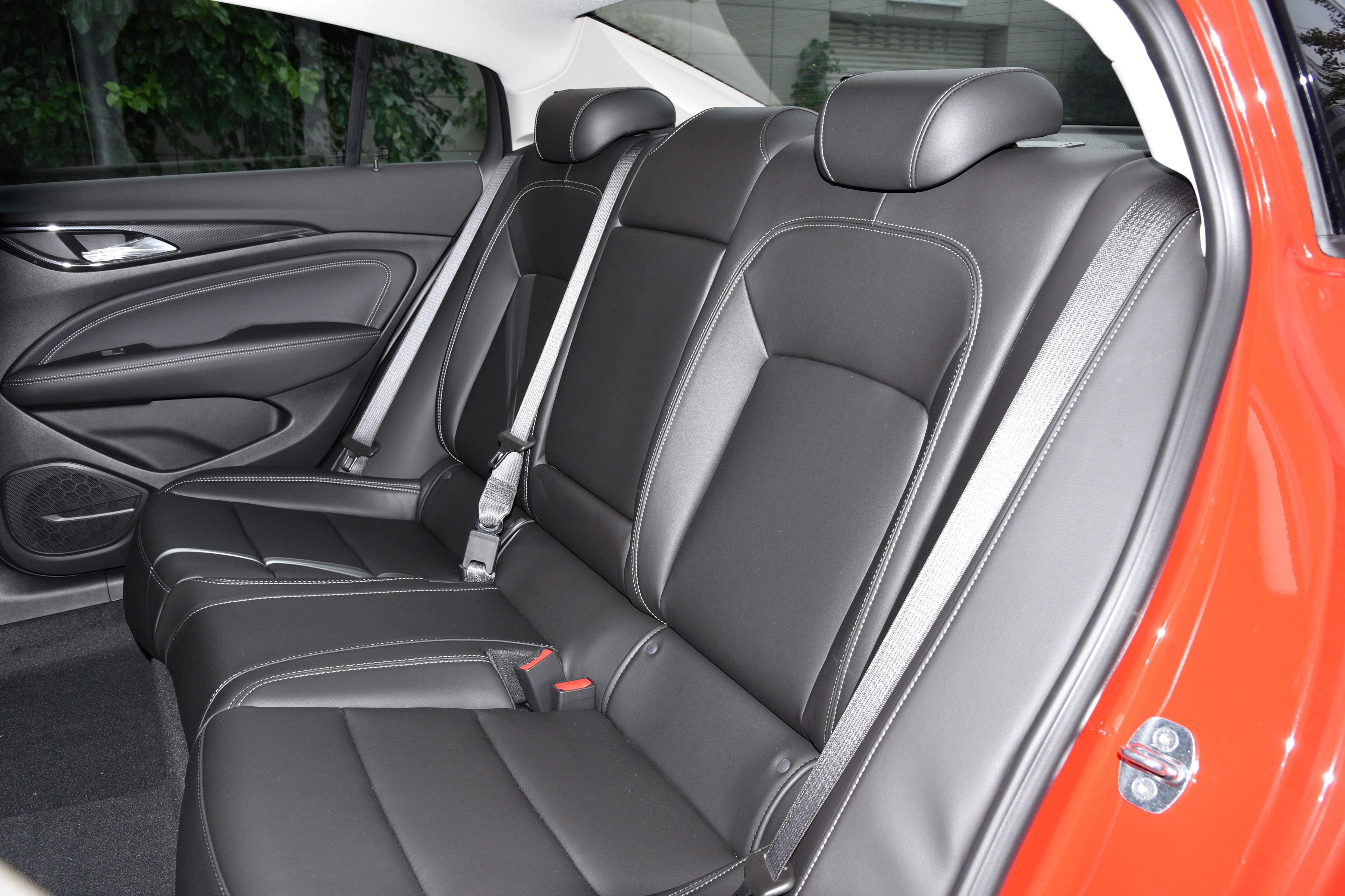 刚上市就降价五万,君威1.5t配9at和君越1.5t配cvt怎么选