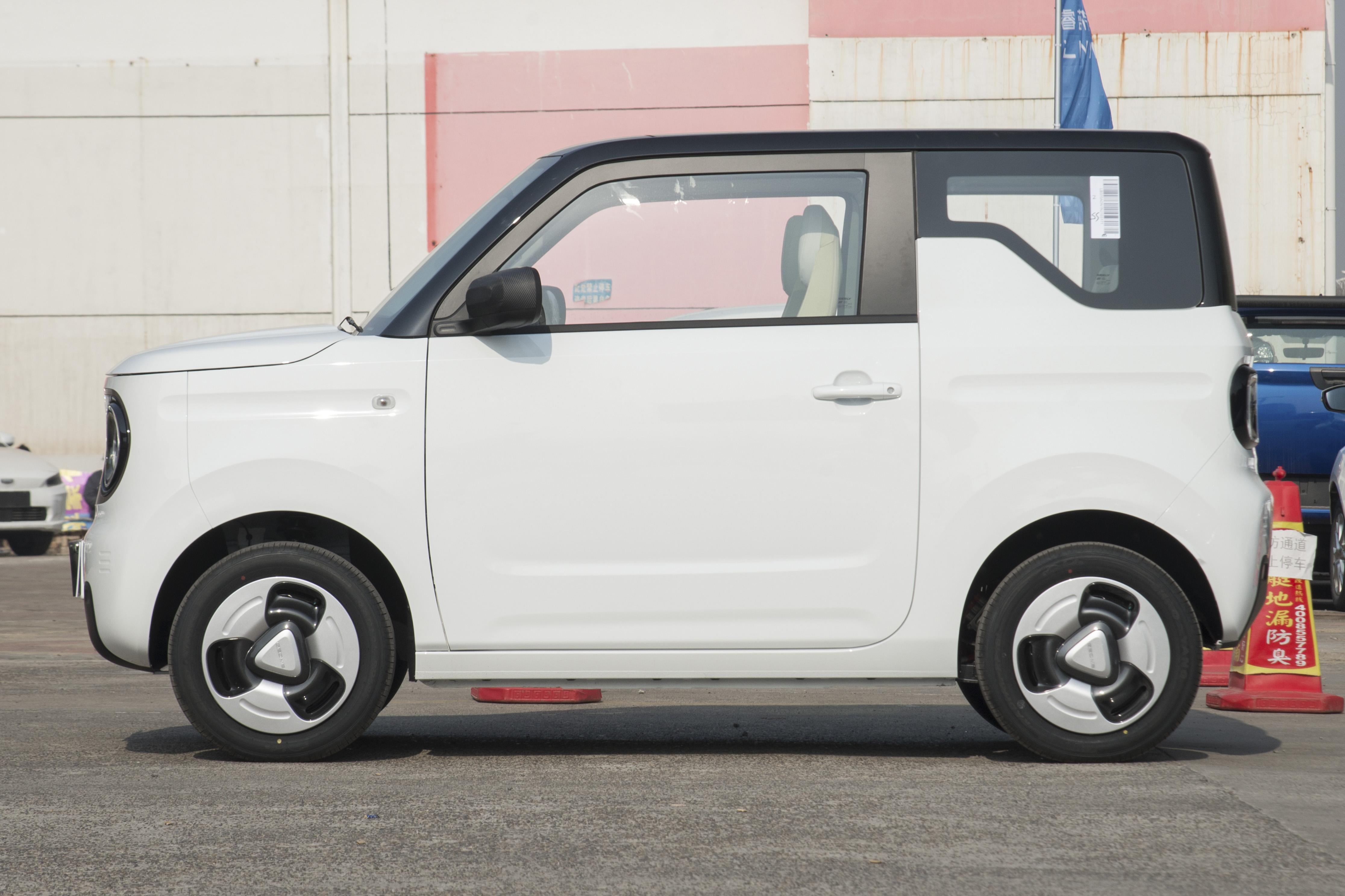 吉利熊猫mini120和200三大件对比,399万元起售吉利熊猫mini正式出道