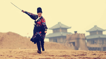 小说：傻痴女突然转性勇斗恶奴，没人知道她是穿越者