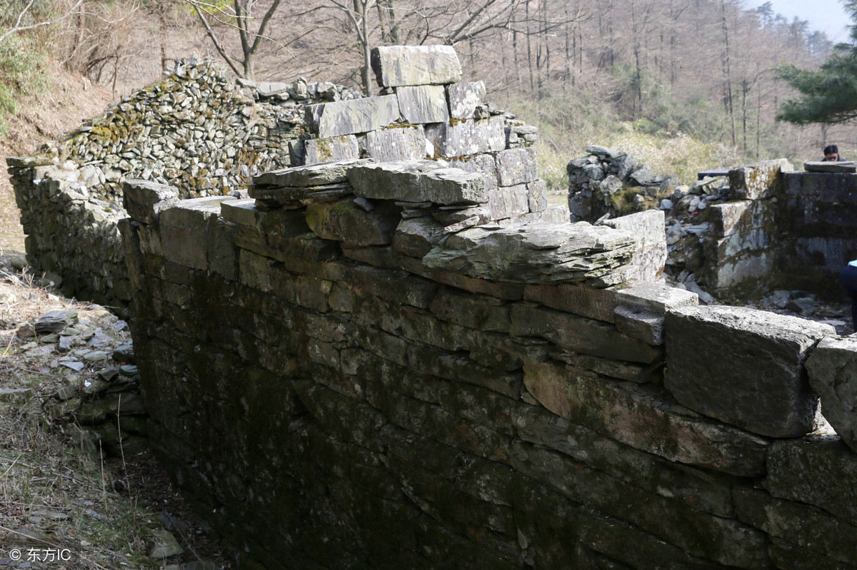 小伙穿越异界却无法修行的小说,小伙穿越修仙世界却没有灵根