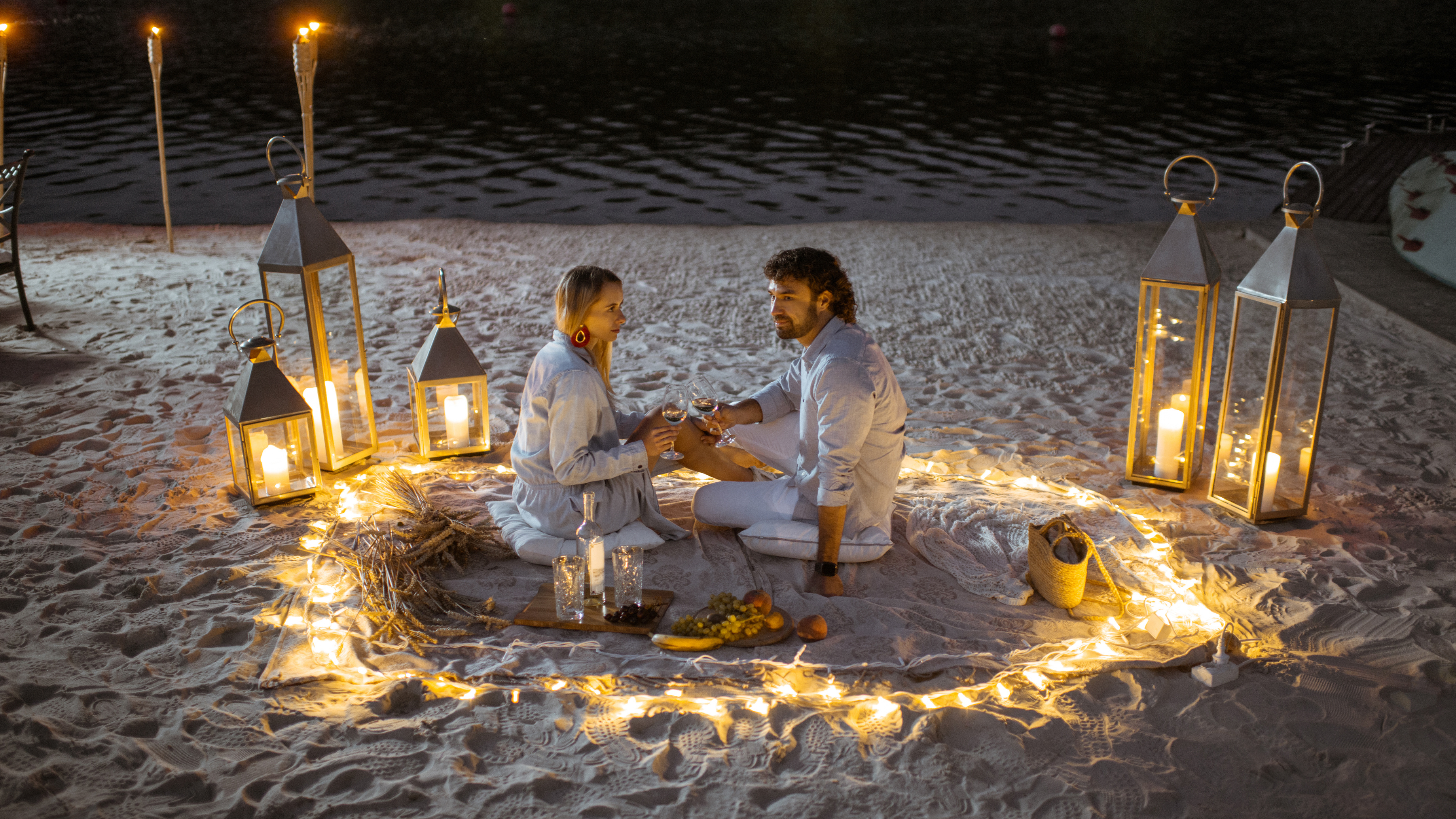 小说：弟弟被打板子，屁股上的伤越养越糟，她火速回娘家：脱裤子