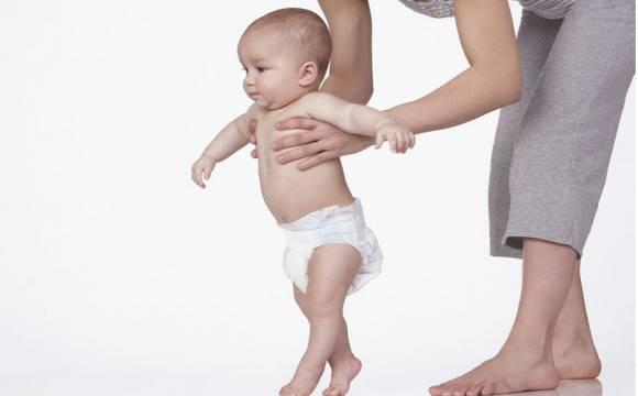 髋关节发育不对称怎么办,腿纹不对称髋关节发育不良