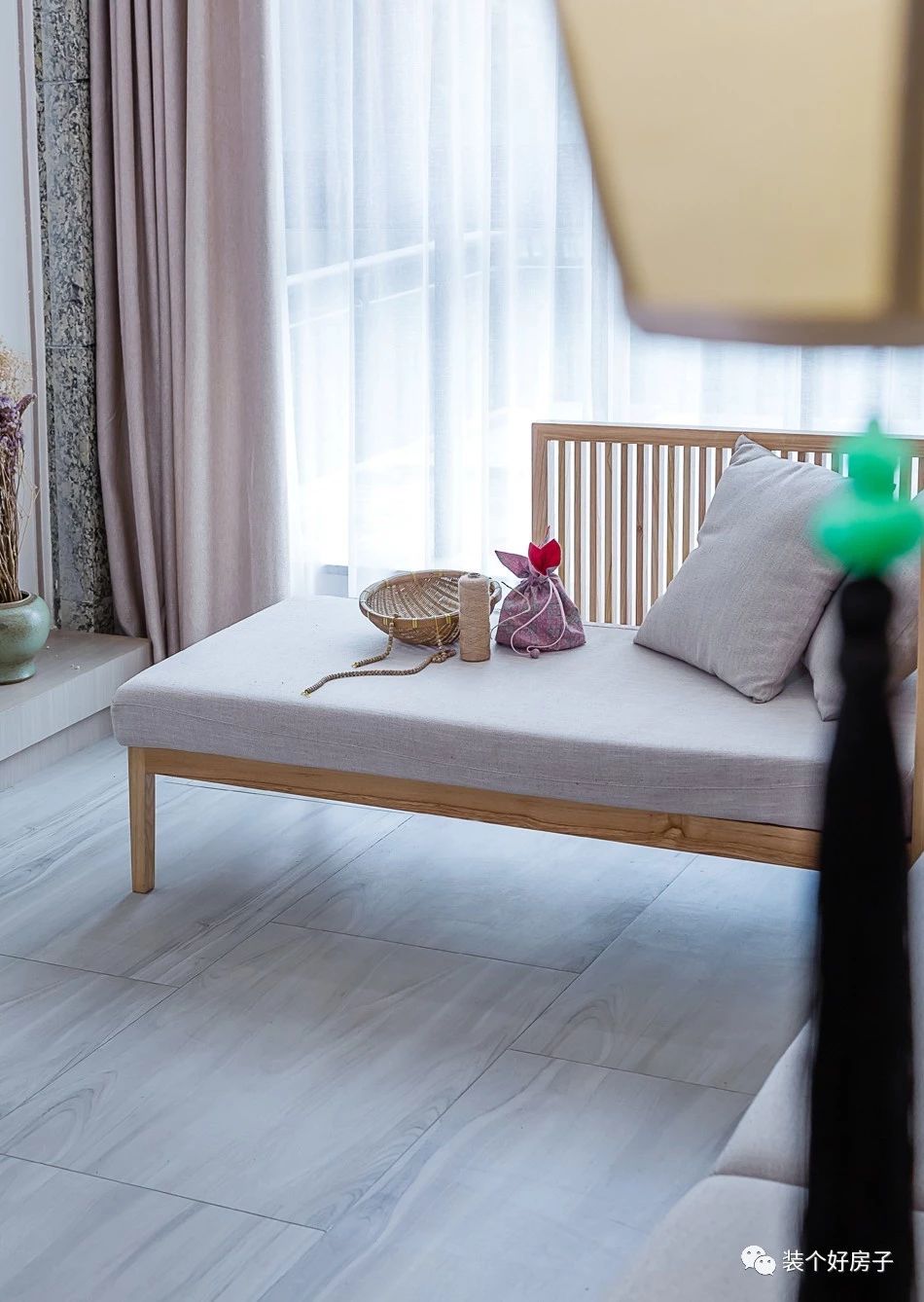 禅意新中式极简茶室风格,原木色书房客厅茶室一体化效果图