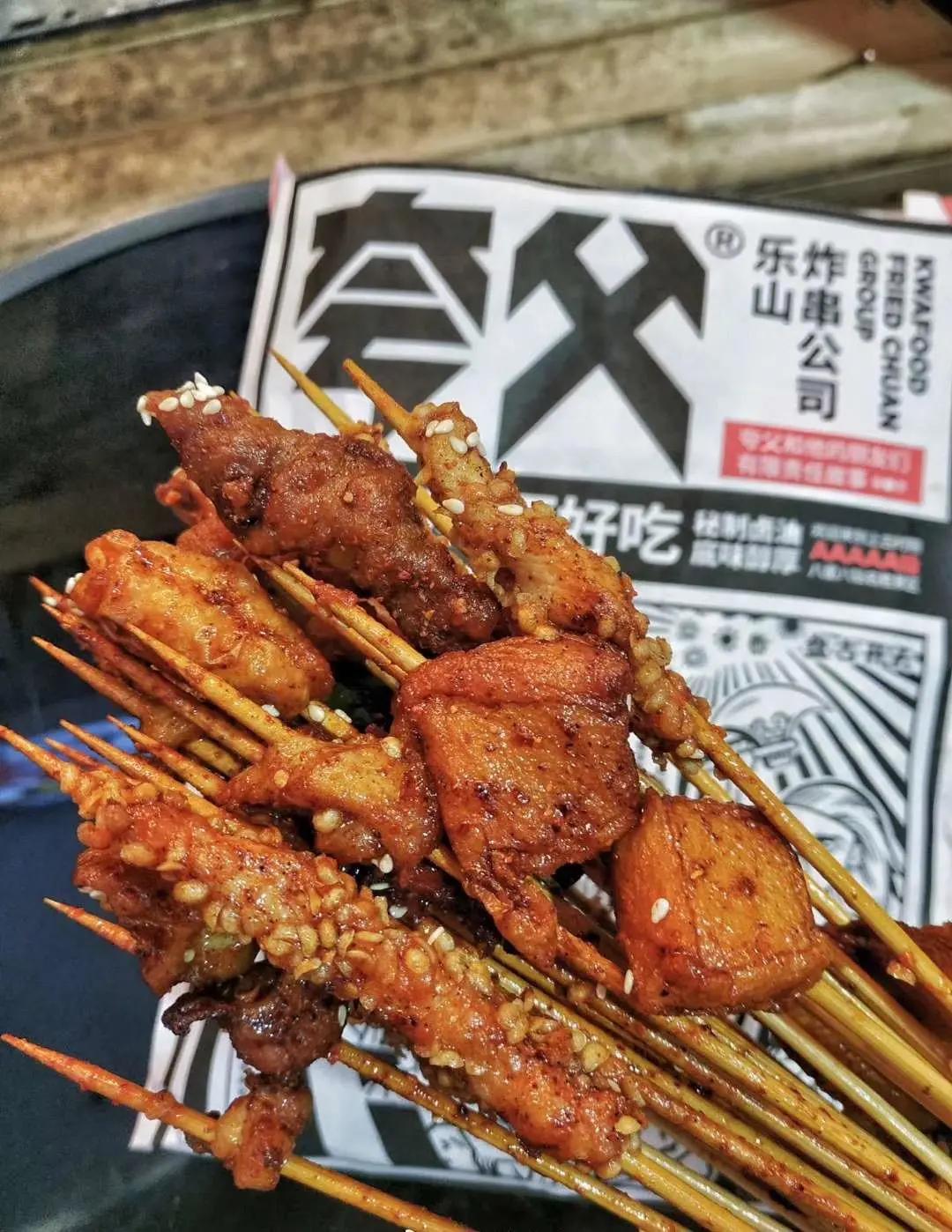 小吃店也有主题歌？夸父炸串就是这么皮