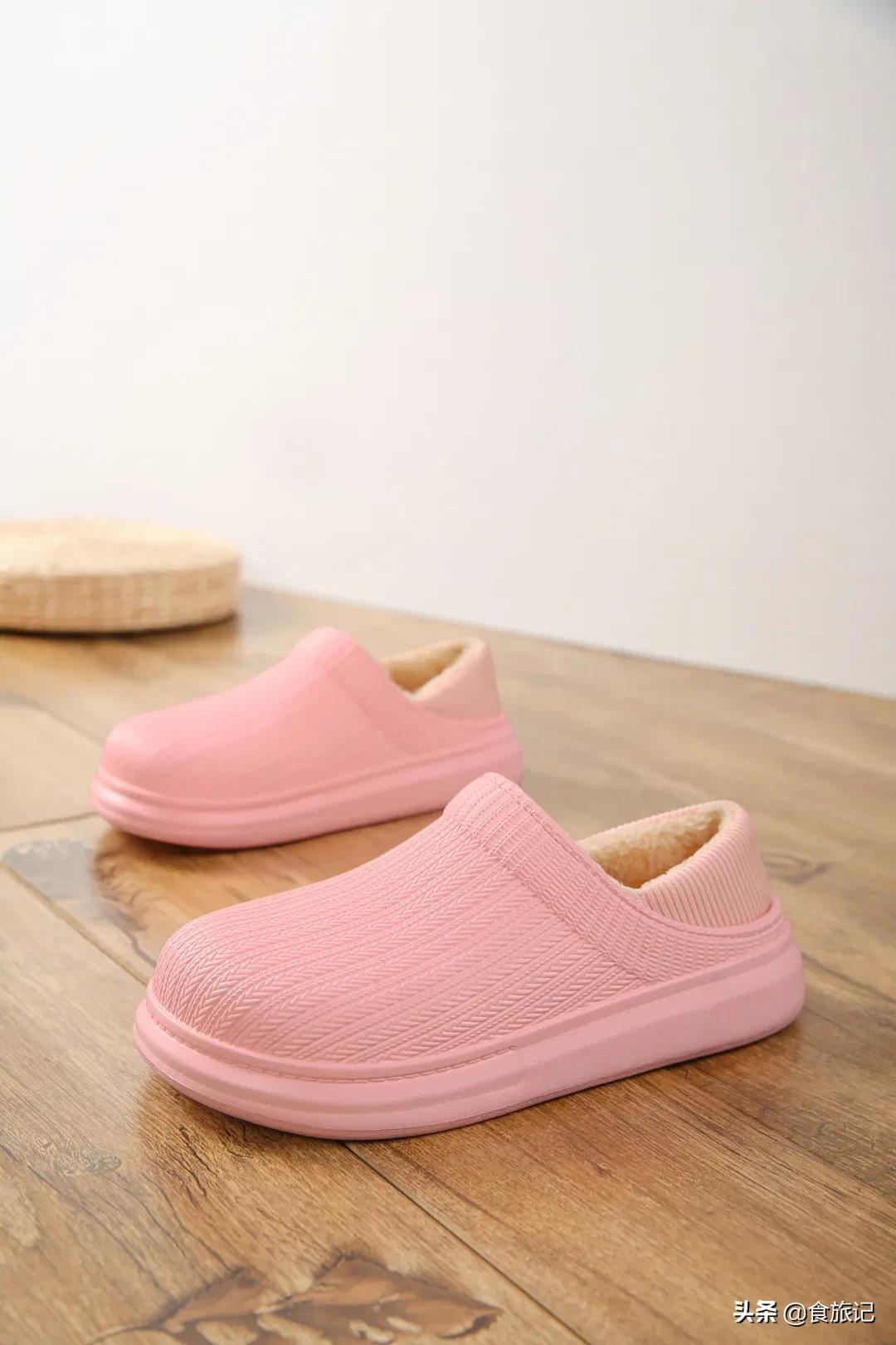 穿上这棉拖，如同踩在大朵棉花上，不怕水防滑、1秒解压，巨舒服