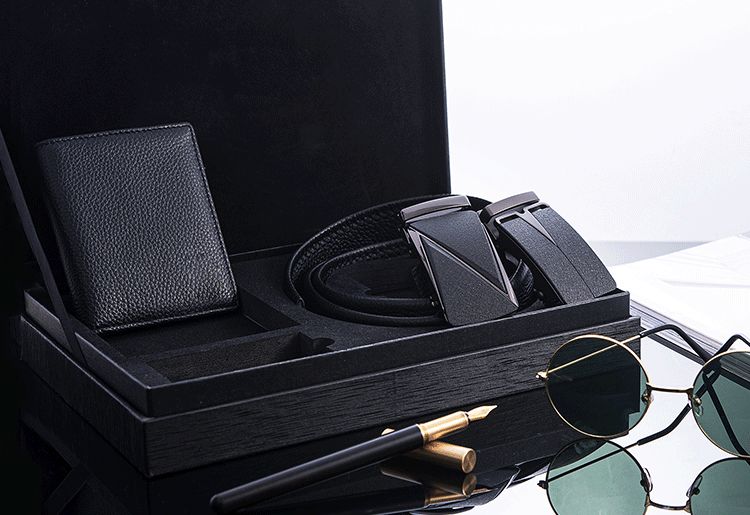 女人看包包男人看手表,女人看包包