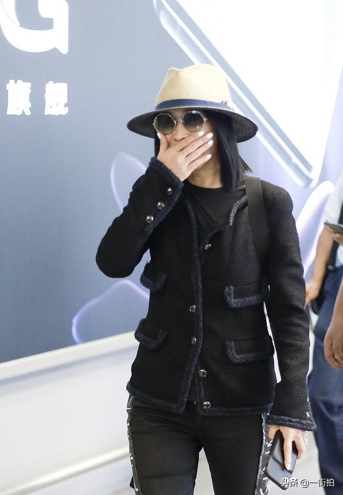 歌坛一姐那英一笑而过,那英歌坛一姐