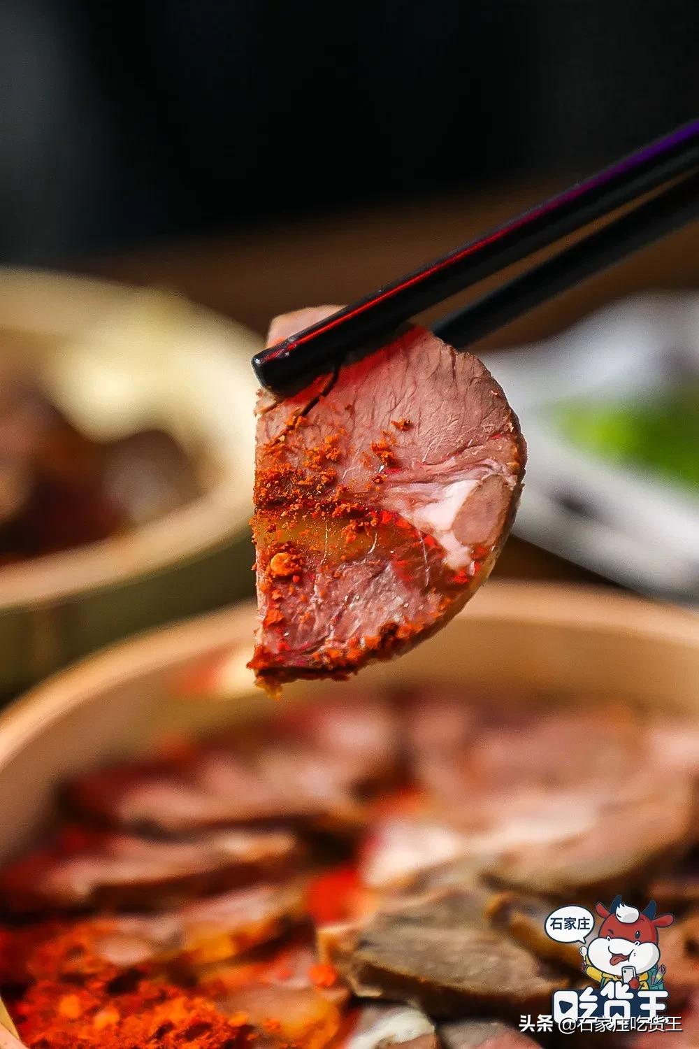 成都贰麻酒馆点啥酒,成都爆火的贰麻酒馆携手泸州老窖