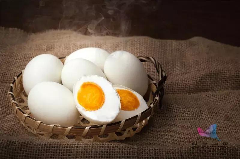 鸭蛋鸡蛋鹅蛋鹌鹑蛋哪个胆固醇高,鸡蛋鸭蛋鹅蛋鹌鹑蛋营养成分表