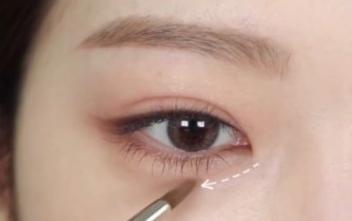 怎么样化妆可以画出卧蚕,卧蚕画法适合日常妆吗