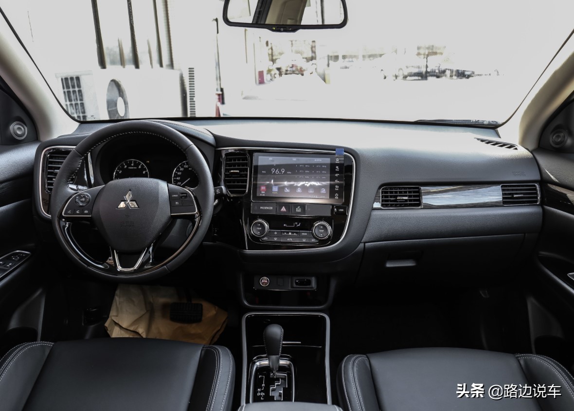 三菱欧蓝德2.0l两驱畅享版5座油耗,三菱欧蓝德2021款2.0油耗落地价