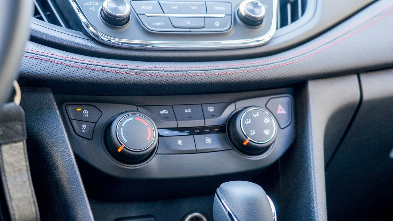 雪佛兰全新科鲁兹rs赛道动态表现,雪佛兰科鲁泽rs三缸车能不能买