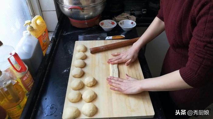 普通面粉自制蜂蜜小面包,3分钟制作蜂蜜小面包香甜酥软