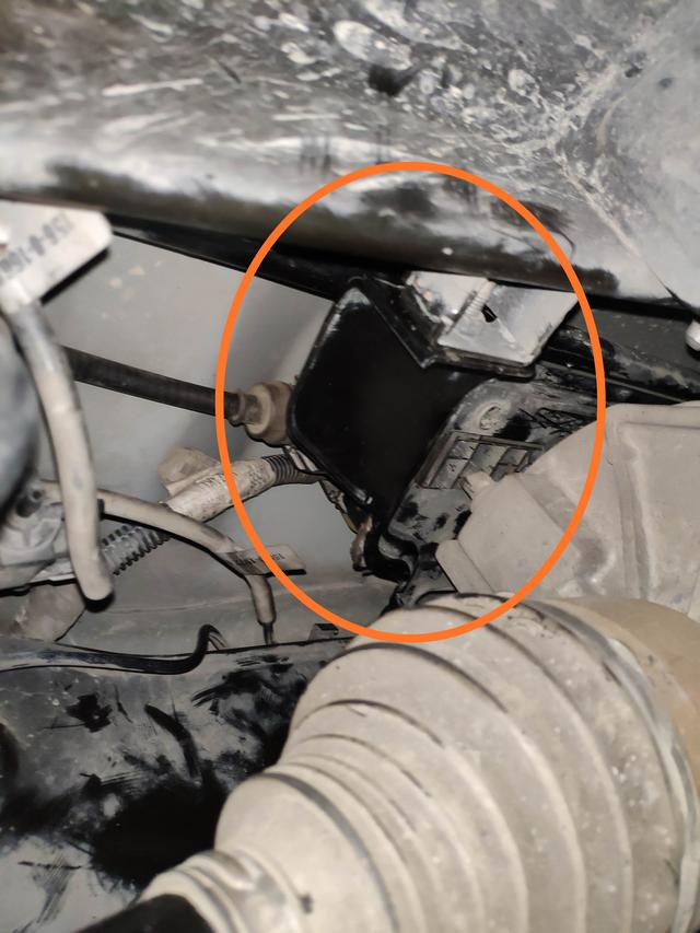 玛莎拉蒂底盘异响通病,10万公里的车底盘悬架吱吱响