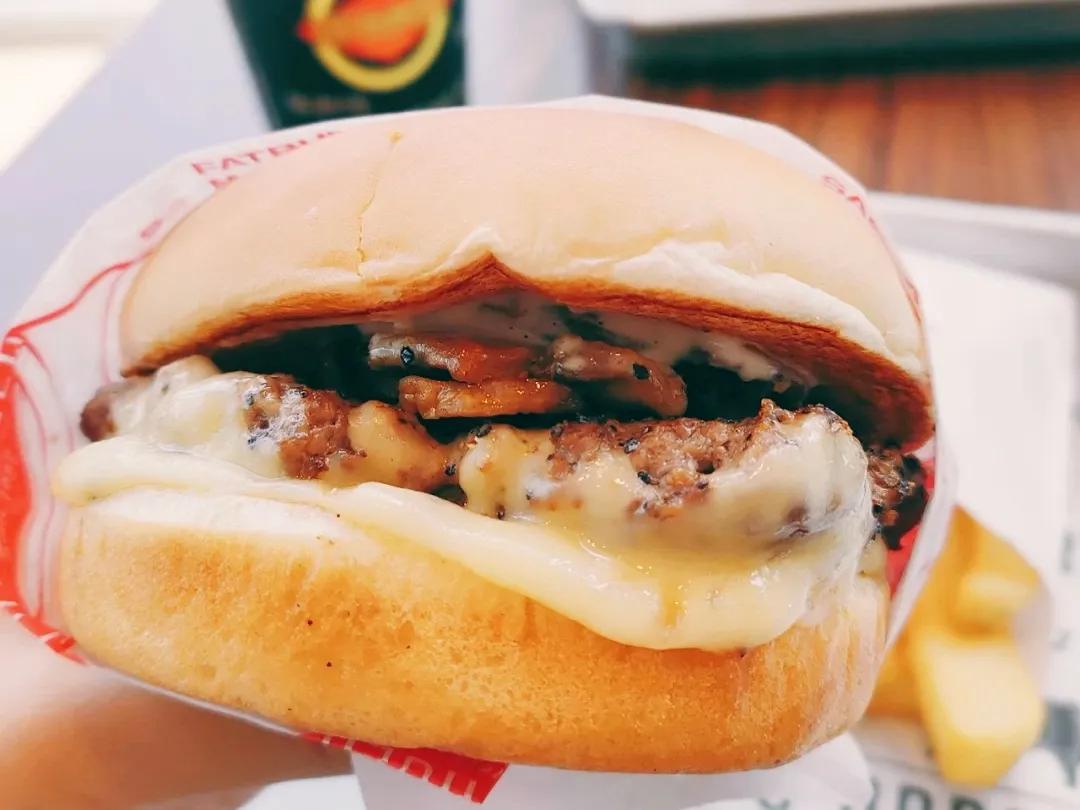 吃完50元一杯的酸奶，我离精英又近了一步