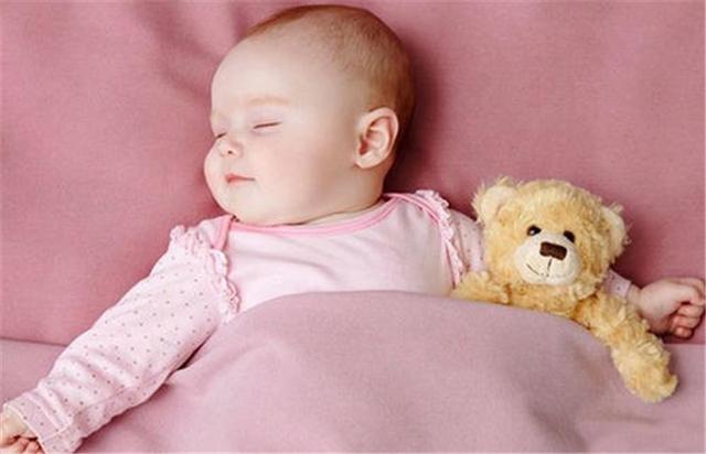 宝宝吐奶怎么办要不要喂奶,宝宝吐奶怎么办教你一招轻松搞定