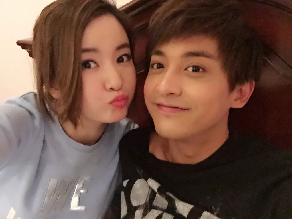 娱乐圈夫妻低调恩爱,李小萌与王雷吻戏视频