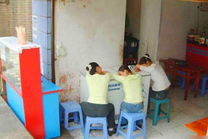 女生为什么住员工宿舍不外面租房,打工妹不愿意住宿舍