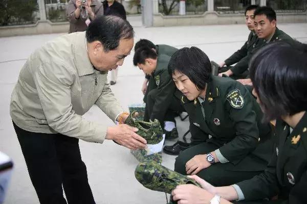 多威迷彩鞋怎么搭配,多威迷彩鞋怎么样