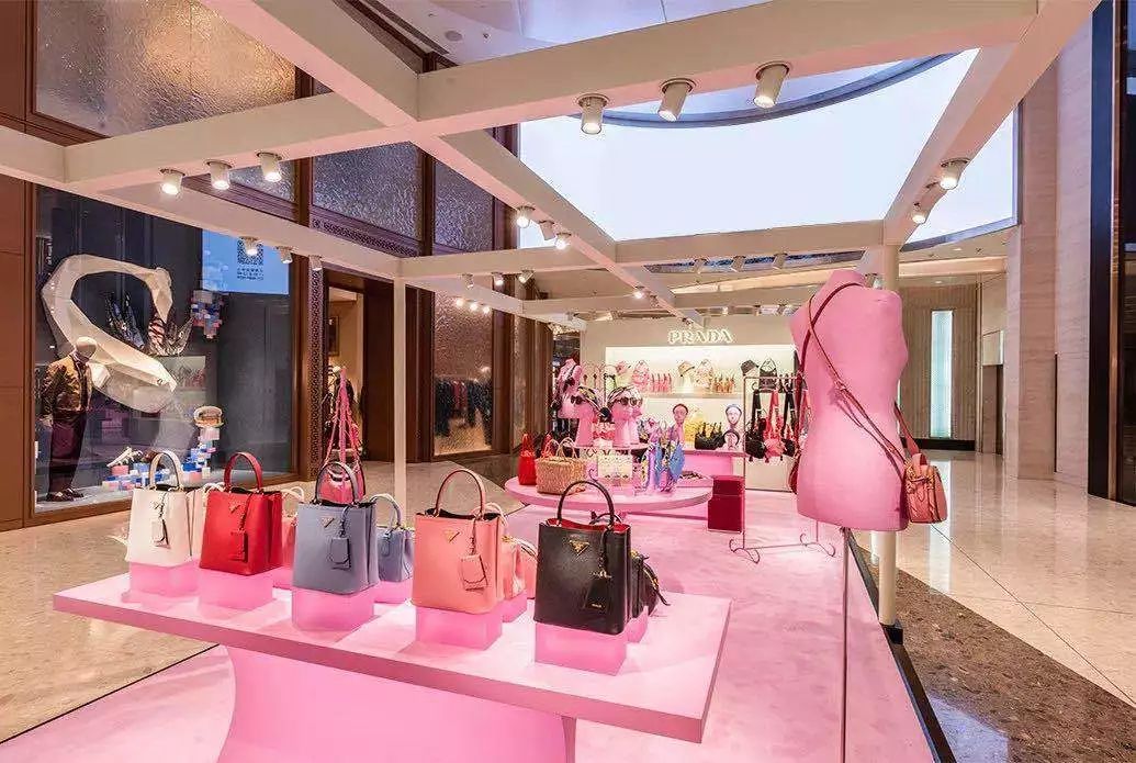 prada目前最火的包,prada复古包