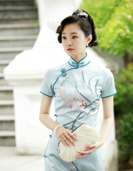 旗袍可以诠释各种美,风姿绰约温婉优雅的旗袍美女