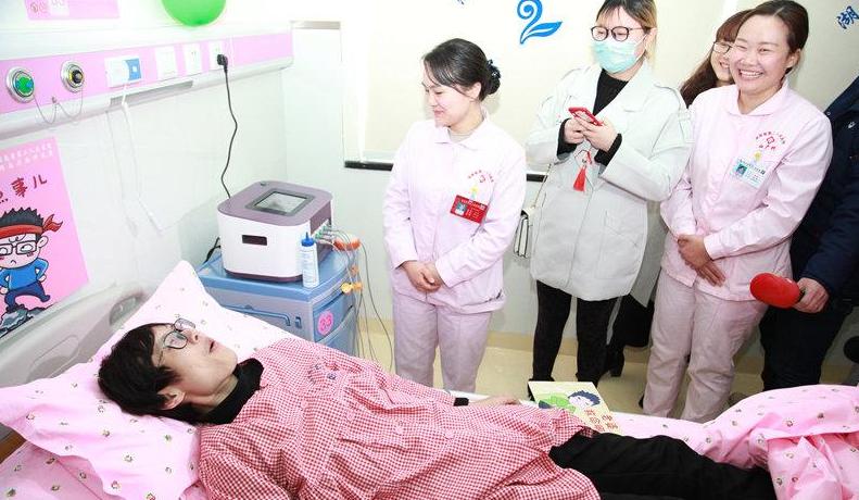 产妇的艰辛生产过程让人心疼,产妇艰辛的自然分娩经历