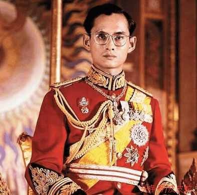 泰国的传统工具,泰国弯刀有几种版本