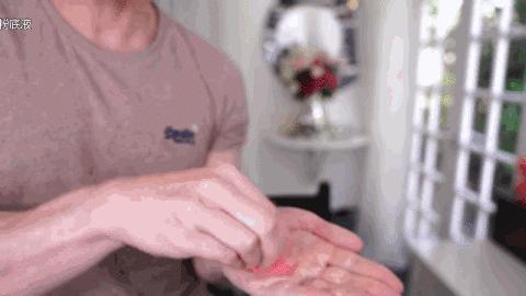 如何在夏天化个清爽的妆,你的夏日不脱妆小诀窍已经抵达