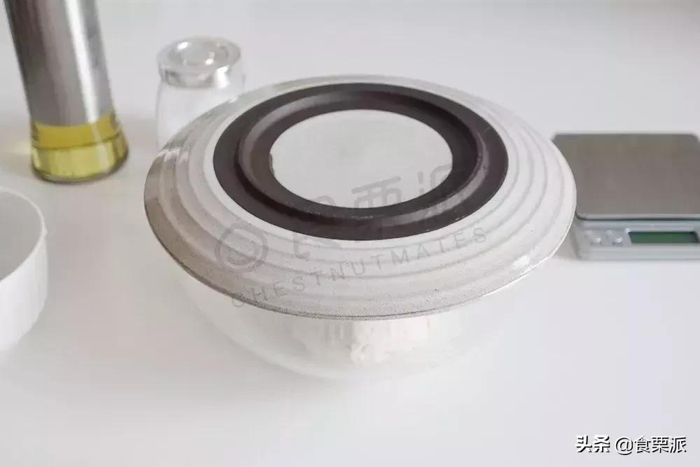 自制披萨3步搞定比店里的还好吃,正宗披萨的配方和制作